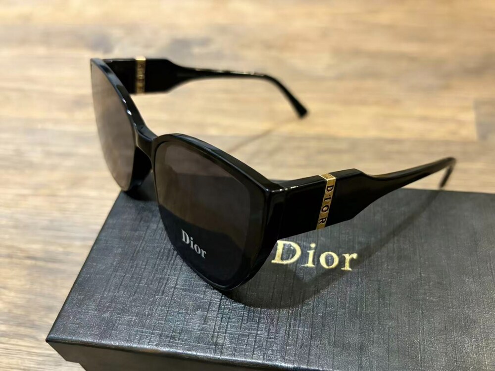 Dior Signature Logo Black Shades - Picture 2 of 6